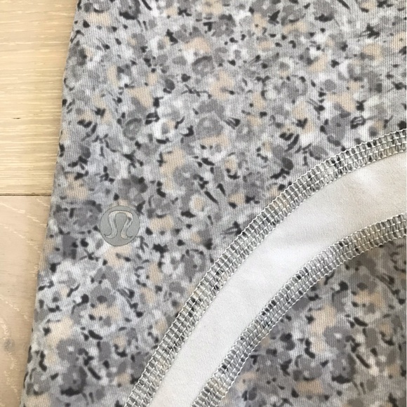 Lululemon run inspire crop 11 sz 6 - Picture 8 of 9